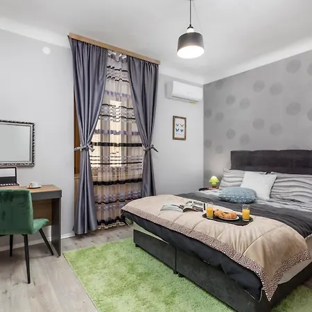 4 Season Apartment *