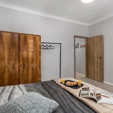 4 Season Apartment